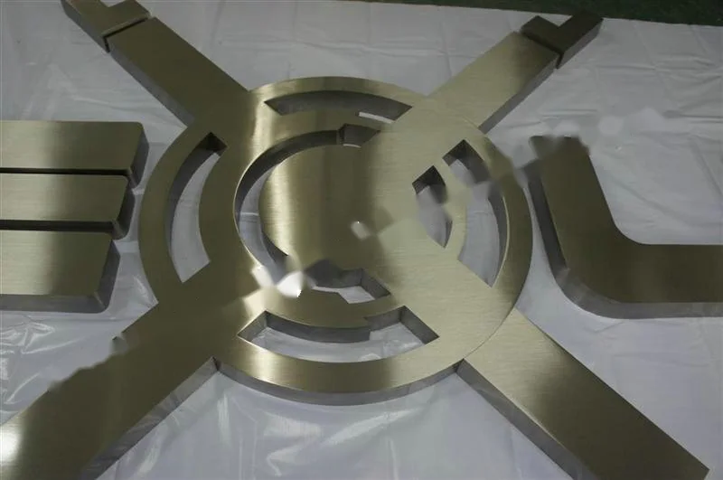 Brushed Stainless Steel relief letter sign, reference 146, photographed in the Super Enseigne workshop