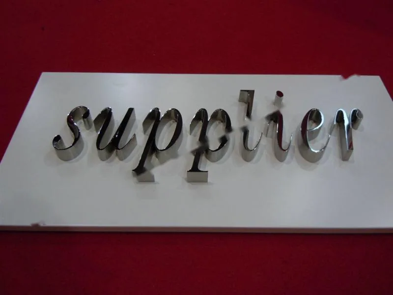 Mirror Polished Stainless Steel relief letter sign, reference 202, photographed in the Super Enseigne workshop