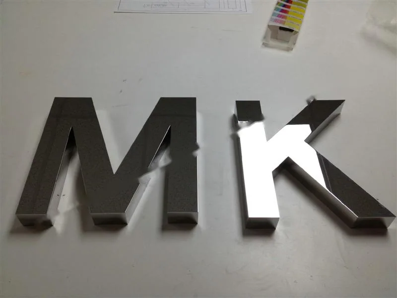 Mirror Polished Stainless Steel box letter sign, reference 207, photographed in the Super Enseigne workshop