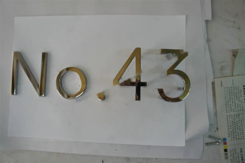 Mirror Polished Stainless Steel relief letter sign, reference 210, photographed in the Super Enseigne workshop