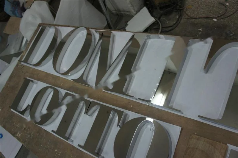 Mirror Polished Stainless Steel relief letter sign, reference 212, photographed in the Super Enseigne workshop