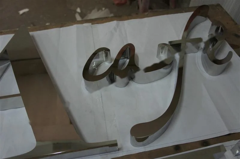 Mirror Polished Stainless Steel relief lettering sign, reference 213, photographed in the Super Enseigne workshop