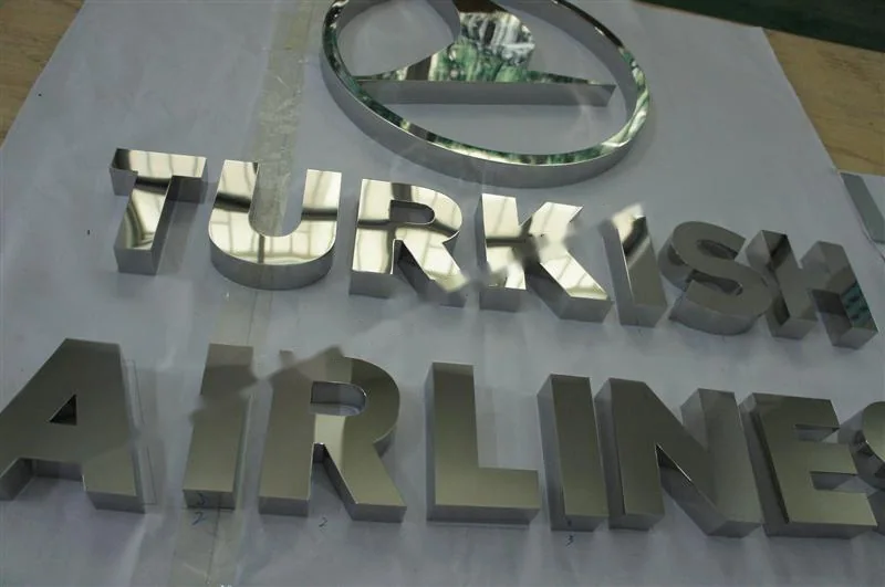 Mirror Polished Stainless Steel box letter sign, reference 225, photographed in the Super Enseigne workshop