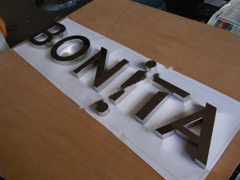 Mirror Polished Stainless Steel flat-cut letter sign, reference 227, photographed in the Super Enseigne workshop