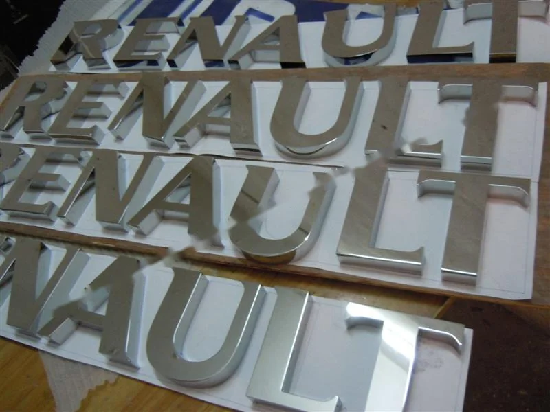 Mirror Polished Stainless Steel flat-cut letter sign, reference 228, photographed in the Super Enseigne workshop
