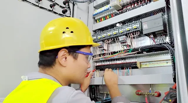 Howcool senior structural engineer at work in the Beijing design office