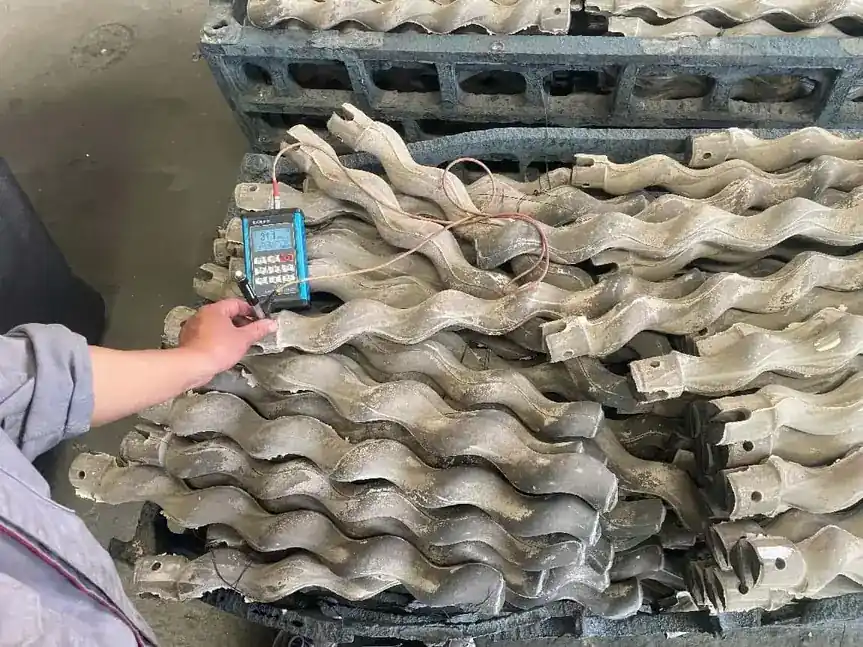 Hardness testing of a screw pump rotor surface