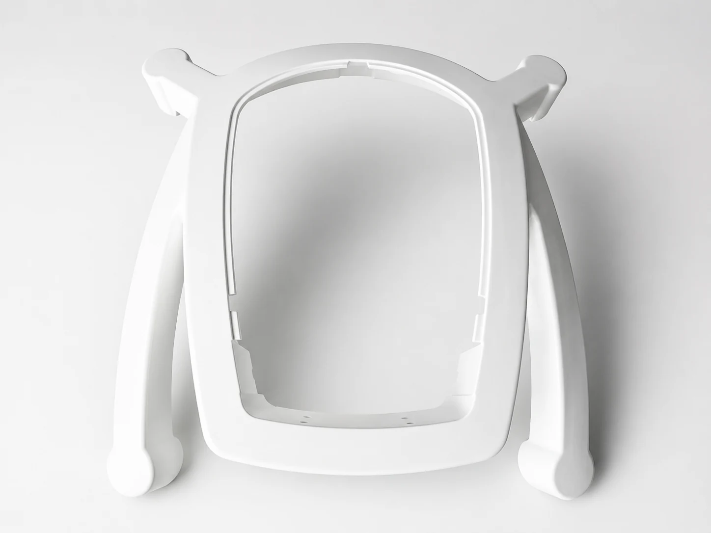 Painted cast aluminium frame component with smooth outer surfaces