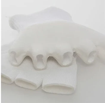 Close view of the knitted toe separators