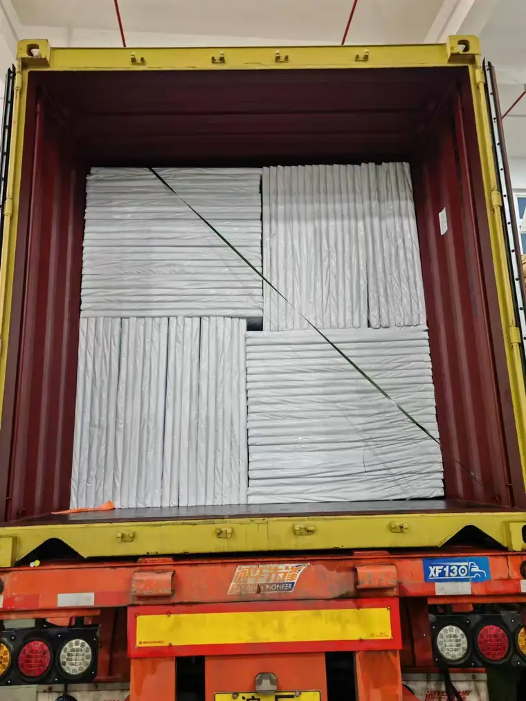 Container packed to the roof to use the volume.