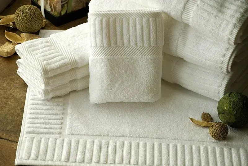 White ribbed cotton towel set with matching bath mat
