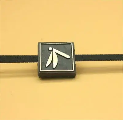 Custom Clothing Ribbon Seal Tag Different Shape detail view 3