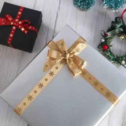 6.3cm Wire Edge Kook with Christmas Gift Ribbon Packaging detail view 3