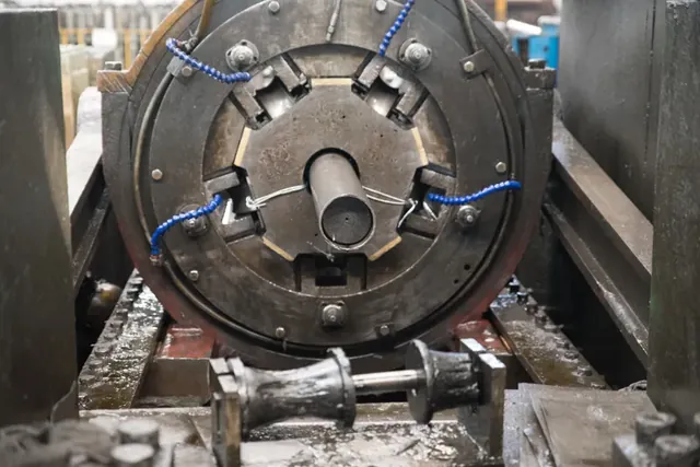 Heavy plate on the machining bed in the tubesheet workshop