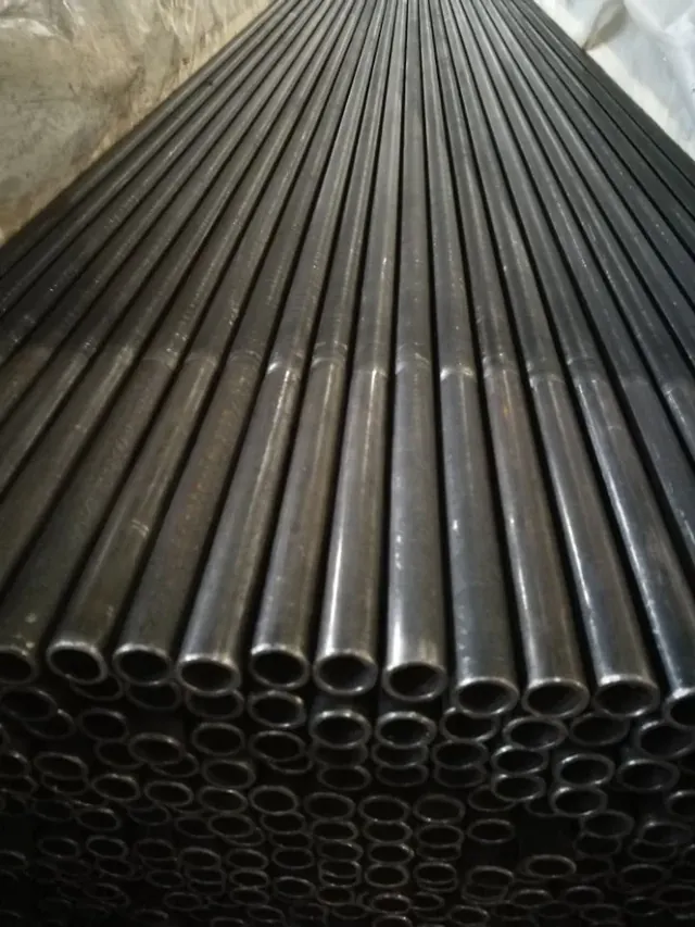 Low fin tubes with plain bare ends for the tubesheet joint
