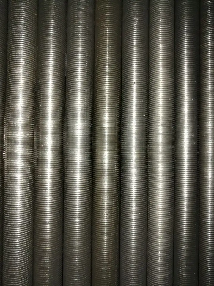 Integral low fin tube with the fin rolled from the tube wall
