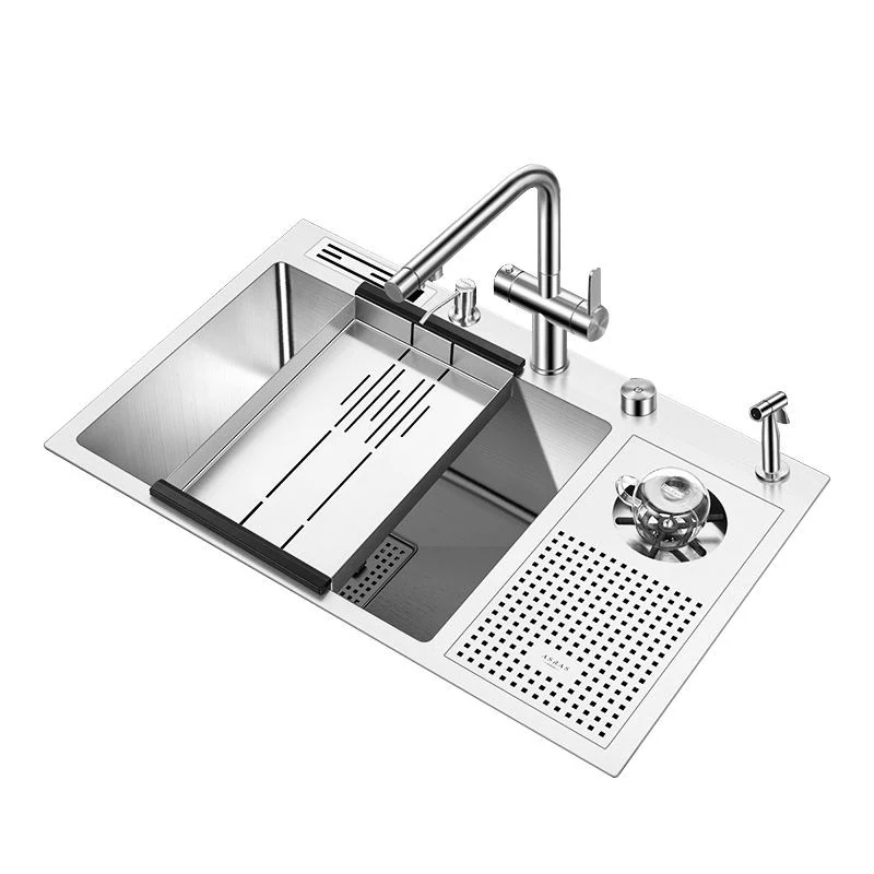 Workstation sink loaded with a colander, drying rack, board and side sprayer