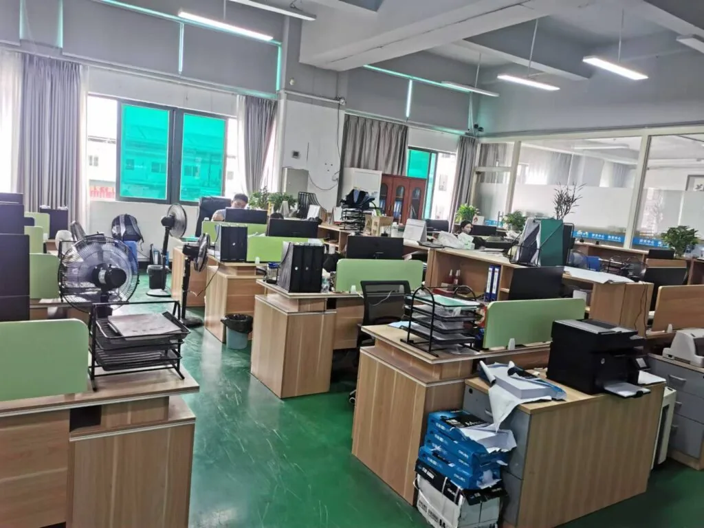 The FENGDIAN office in Guangdong, lit with the company's own linear fittings