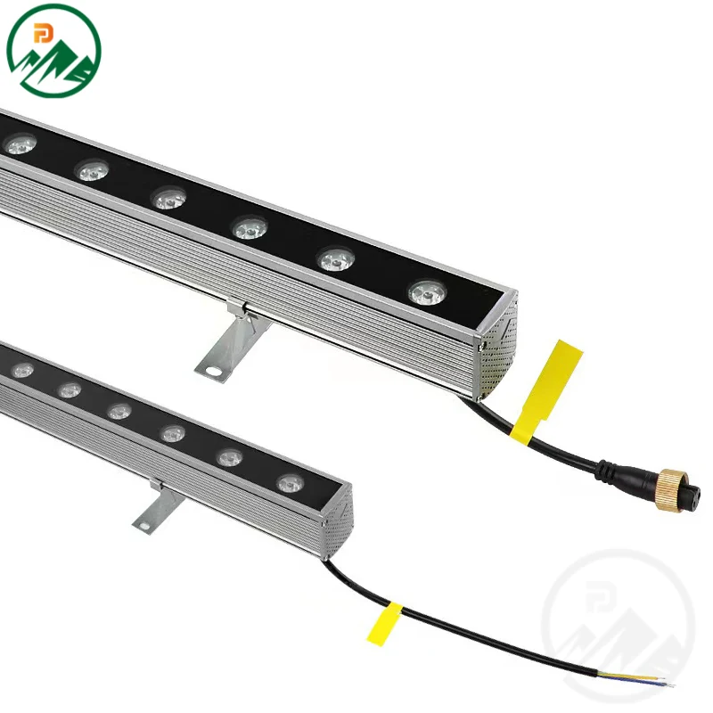 Side view of the FD-LW030L18 wall washer showing its slim profile and mounting support