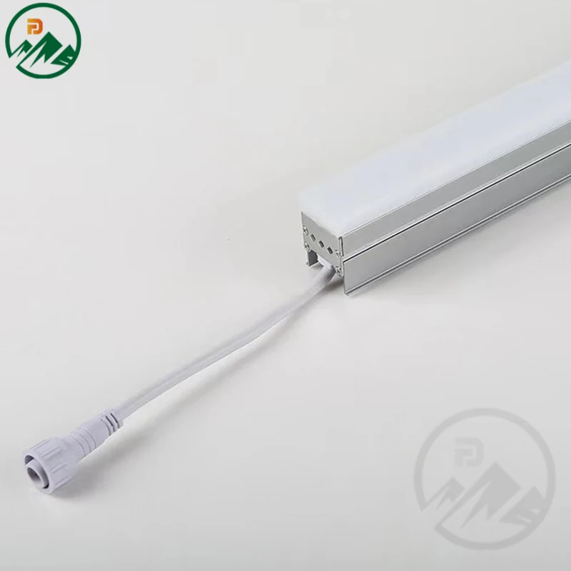Side view of the FD-DL010L20 linear fixture with aluminium body and acrylic diffuser