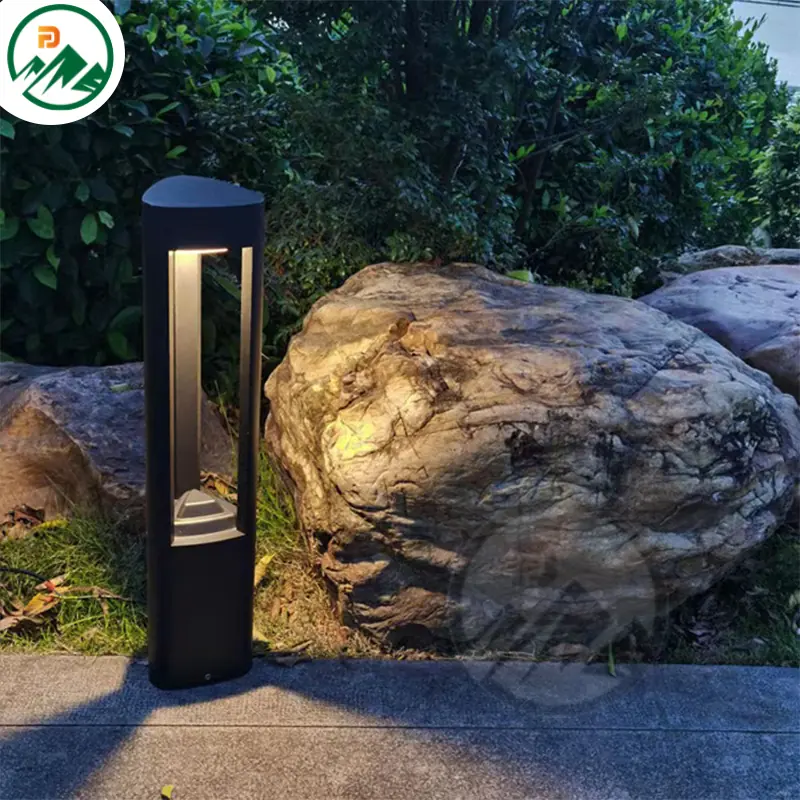 Vertical LED garden light mounted on a post, showing 600mm and 800mm height options