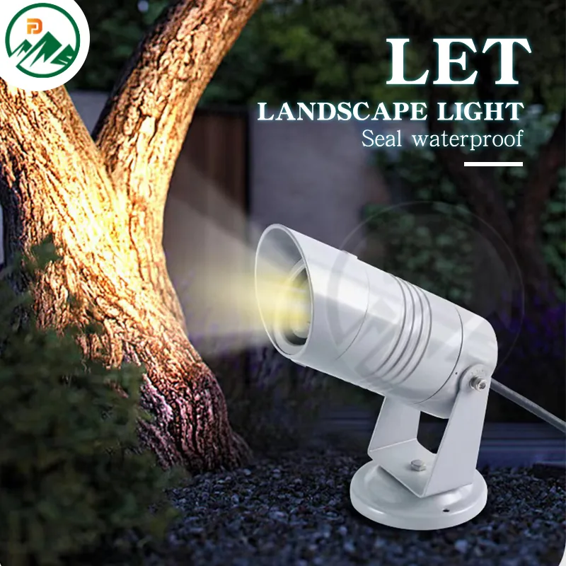 LED spike light with 3° beam angle highlighting a tree trunk in a garden