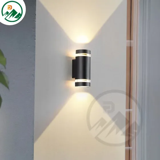 Modern 10W outdoor LED wall lamp with flat acrylic diffuser and aluminium body