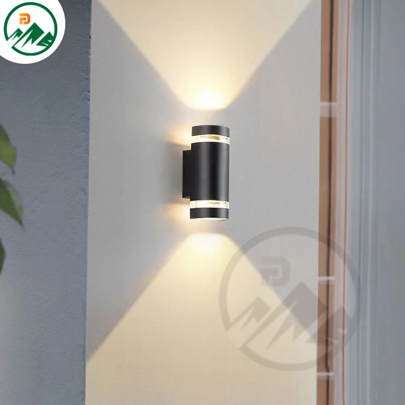 Modern 10W outdoor LED wall lamp with flat acrylic diffuser and aluminium body