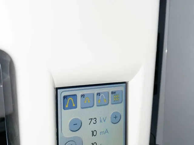 Intraoral Scanners for Panamanian Clinics: Panama Canal Shipping, USD Pricing, and Colón Free Zone Advantages