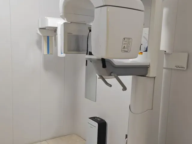 Used Carestream CBCT FOB Shanghai: CS 9300 Select, CS 9000 3D at USD 9,000-10,000