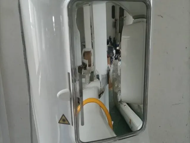 Face-to-face mirror side view