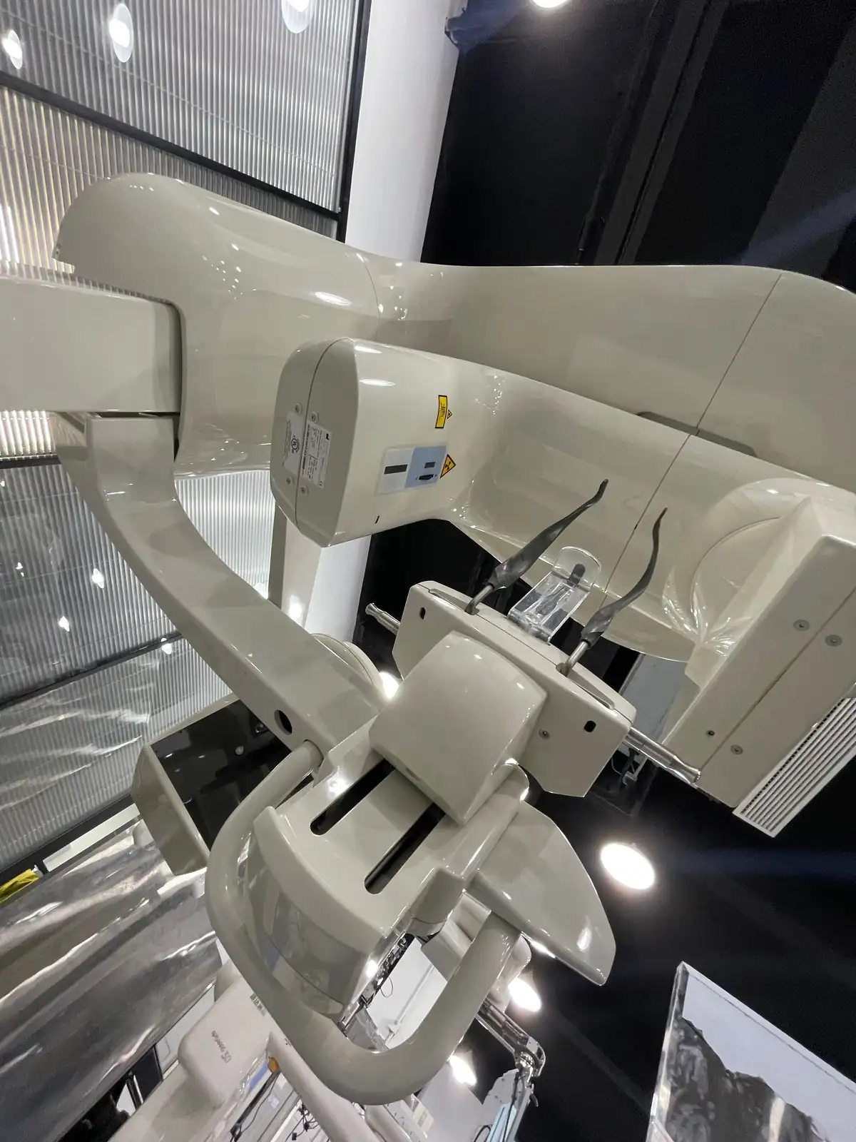 Wireless Intraoral Scanner Workflow: Battery Management, Ergonomics, and Procurement Guide