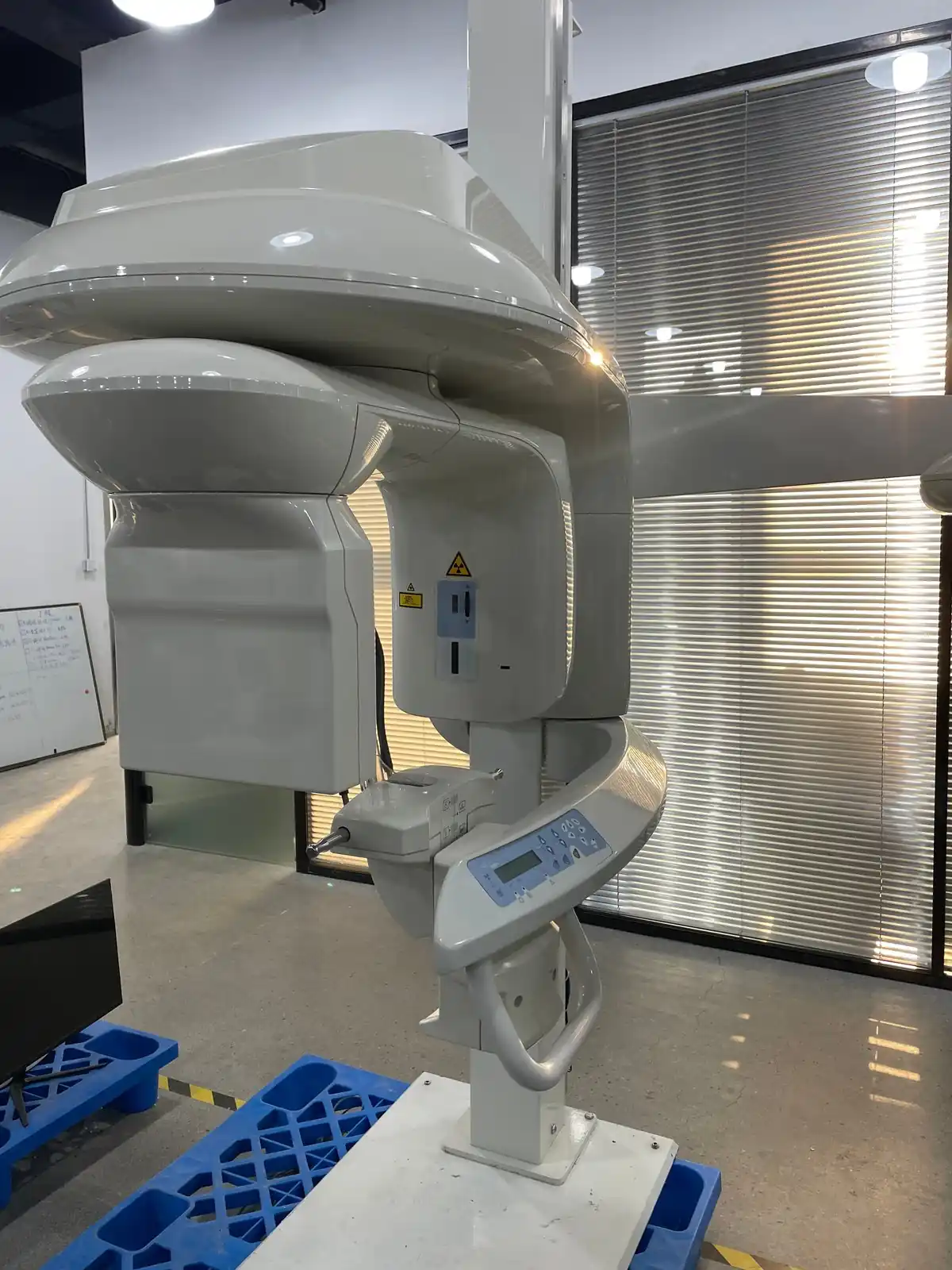 Refurbished Carestream CS 9300 Select CBCT unit standing in the Shanghai warehouse