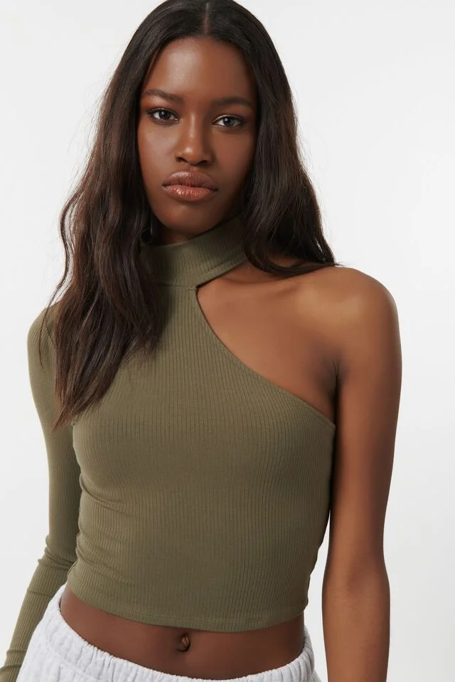 One-Shoulder Tee manufactured to order by Foriver Garment