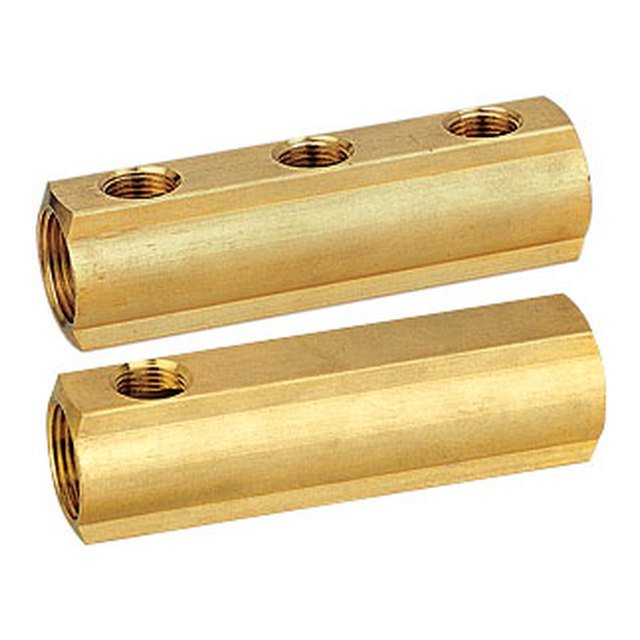 Brass Manifold-4012 &ndash; Brass bar manifold interaxis 50 with hole on back side