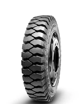 LL96-T bias truck and bus tyre with block tread pattern and reinforced shoulder