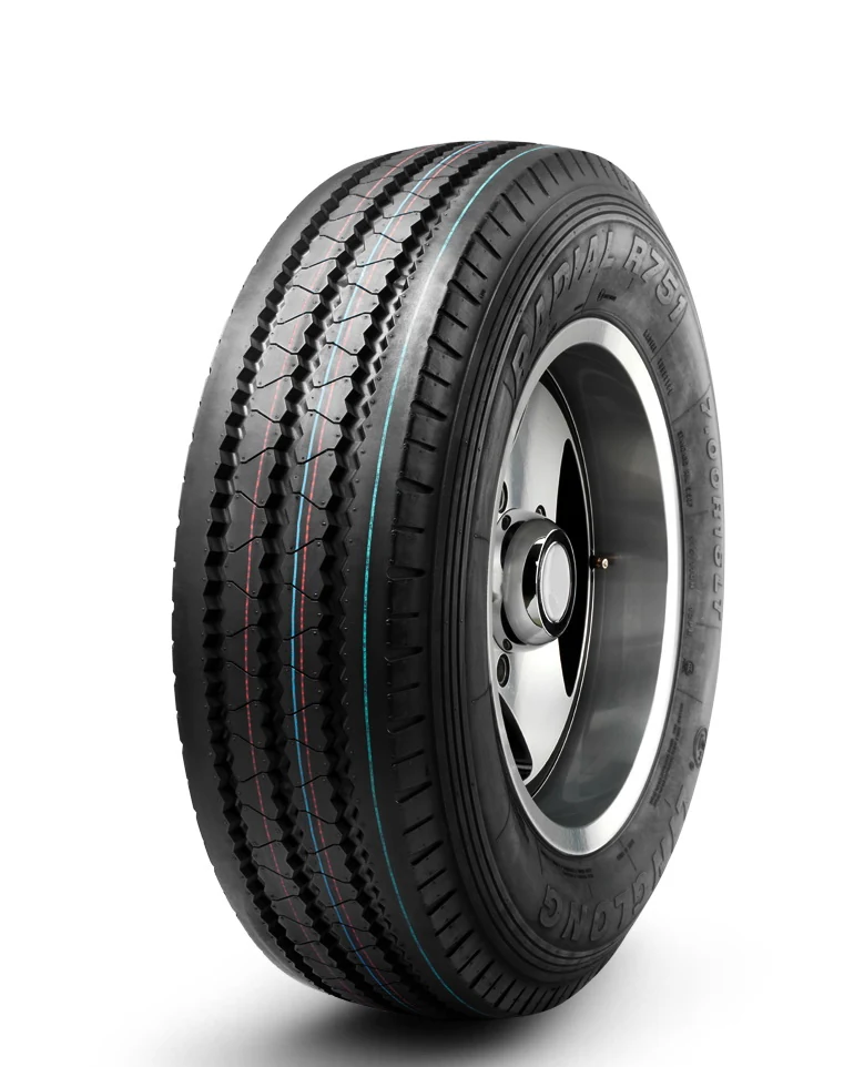 RADIAL R751 radial light truck tyre with block tread pattern and self-cleaning grooves