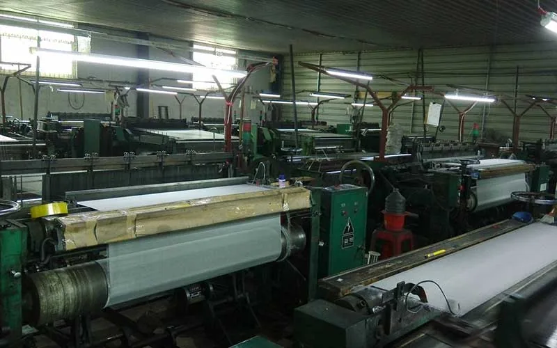Stainless steel wire mesh weaving machines at the Wodong mill