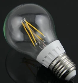 6W LED Filament Globe Bulb E26 600-700lm - detail view