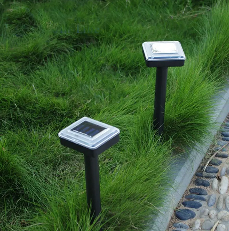 Solar Rodent Repeller Garden Lamp from C&R Group