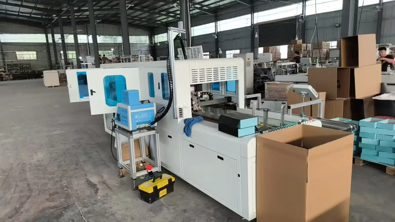 Collapsible box forming line under final assembly in the Guorun workshop