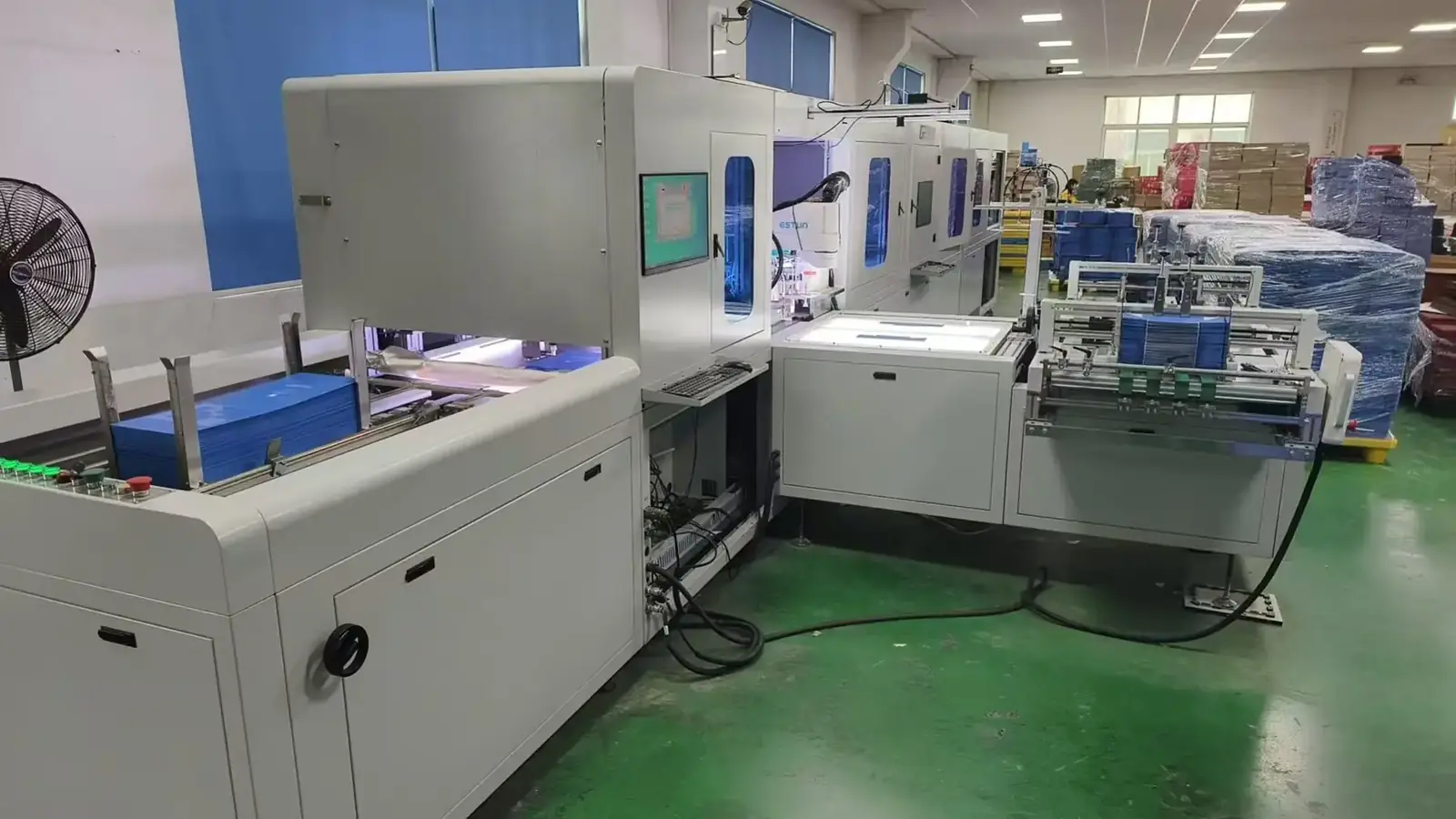 Box forming machine on test run in the Guorun assembly bay