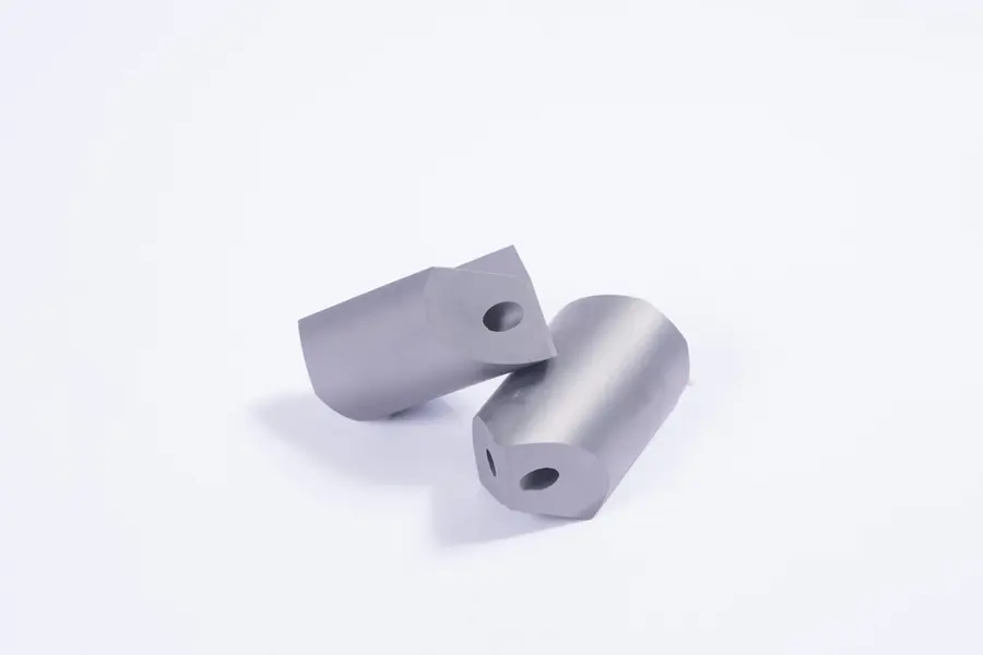 Carbide gun drill tips arranged by diameter
