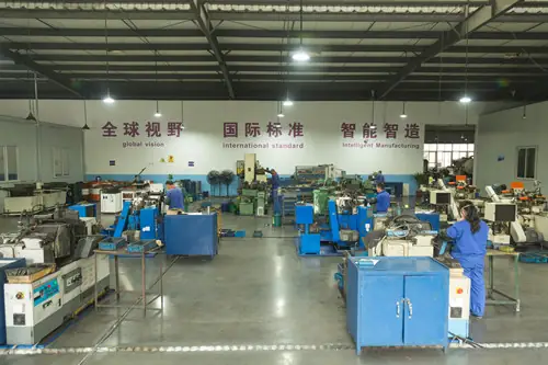 Machining hall running under the company motto: global vision, international standard, intelligent manufacturing