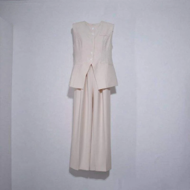 Commute Set: Women's Sleeveless Fitted Waistcoat - view 6
