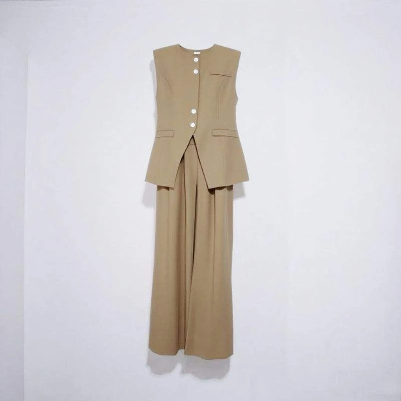 Commute Set: Women's Sleeveless Fitted Waistcoat - view 3