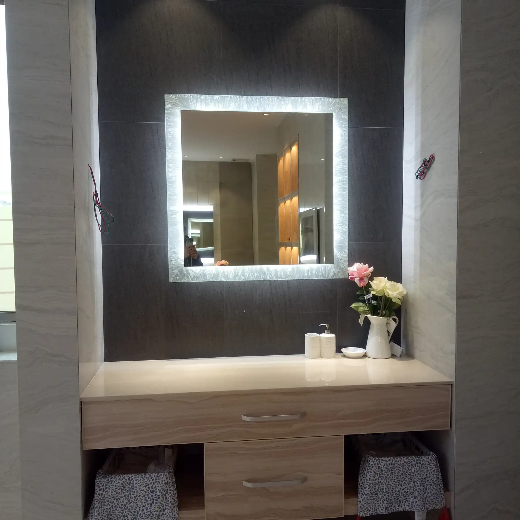 High Quality Lighted Mirror Model HQ001