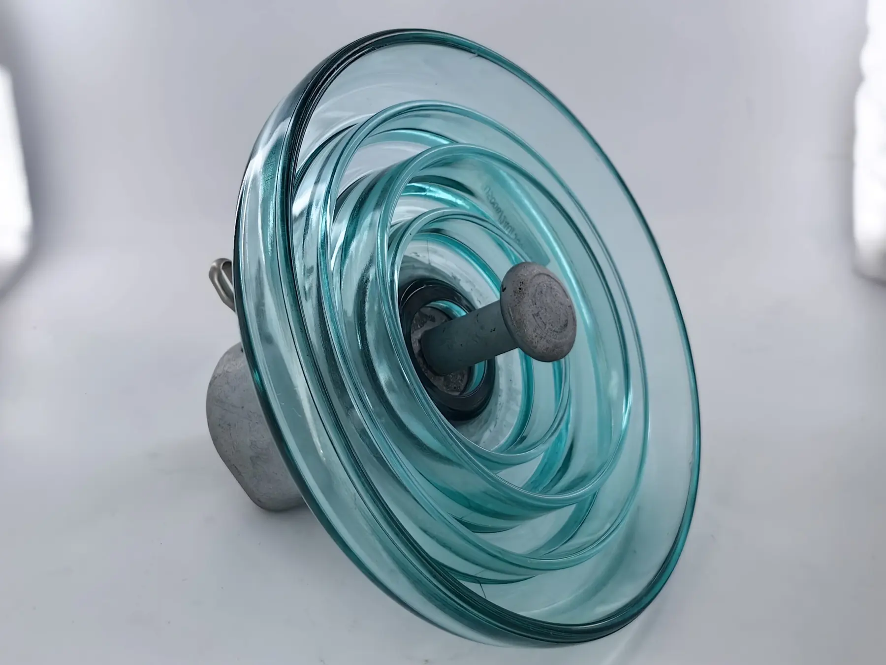 High strength U500B toughened glass insulator used on heavy tension sets