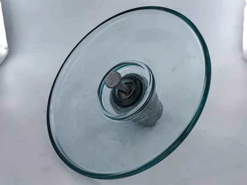 Aerodynamic type glass insulator with wide open shed for desert transmission lines