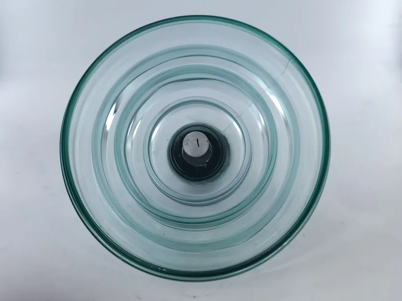 Fog type U120BP glass insulator cap and cement line detail